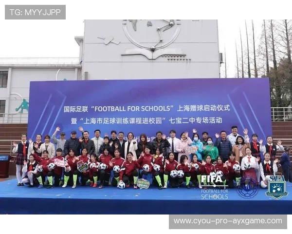 足球俱乐部在青训中实施定期家校沟通会议促进球员成长合力支持
